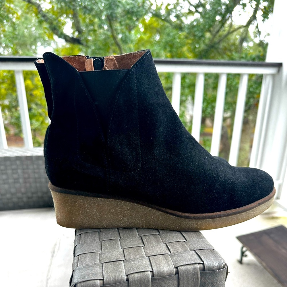 Matt Bernson Frieze black wedge boots. Black suede. Size 11. Comfy✨